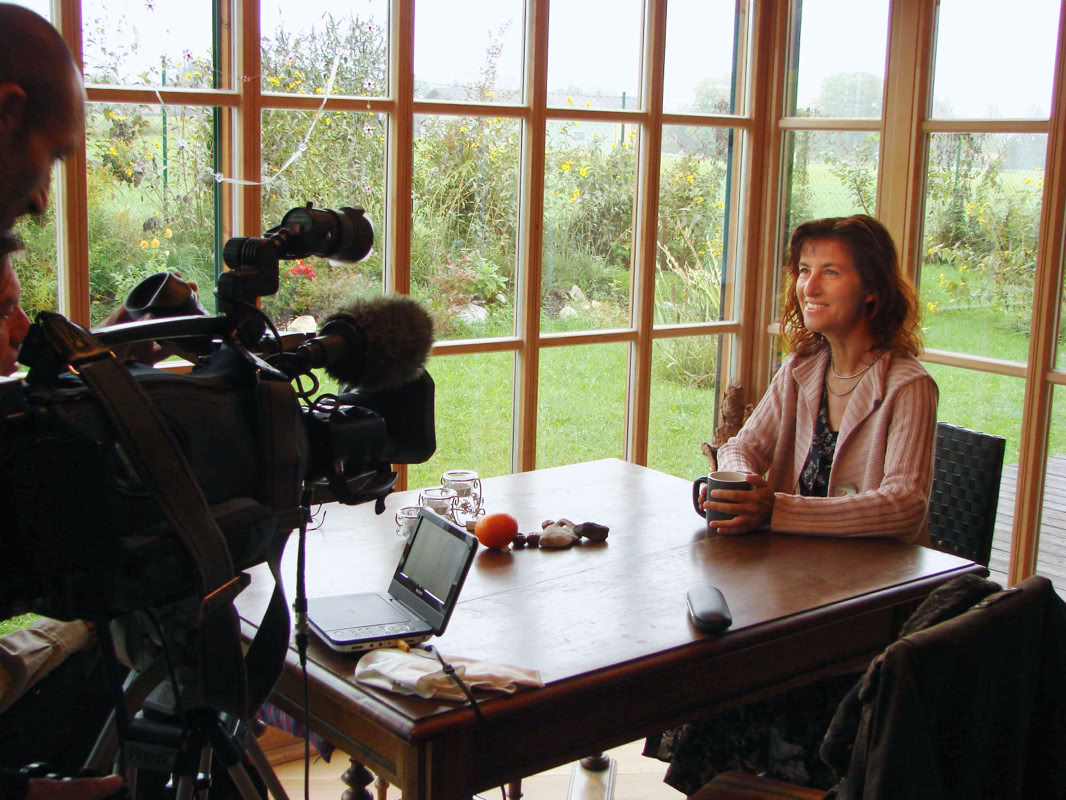 Ursula Demarmels bei den TV-Aufnahmen für "MACHT DER GEDANKEN - REISE IN DIE VERGANGENHEIT", SWR, WDR, ARD einsfestival, ARD EinsExtra & 3Sat (c) Univ.-Prof. Dr. Gerhard W. Hacker 