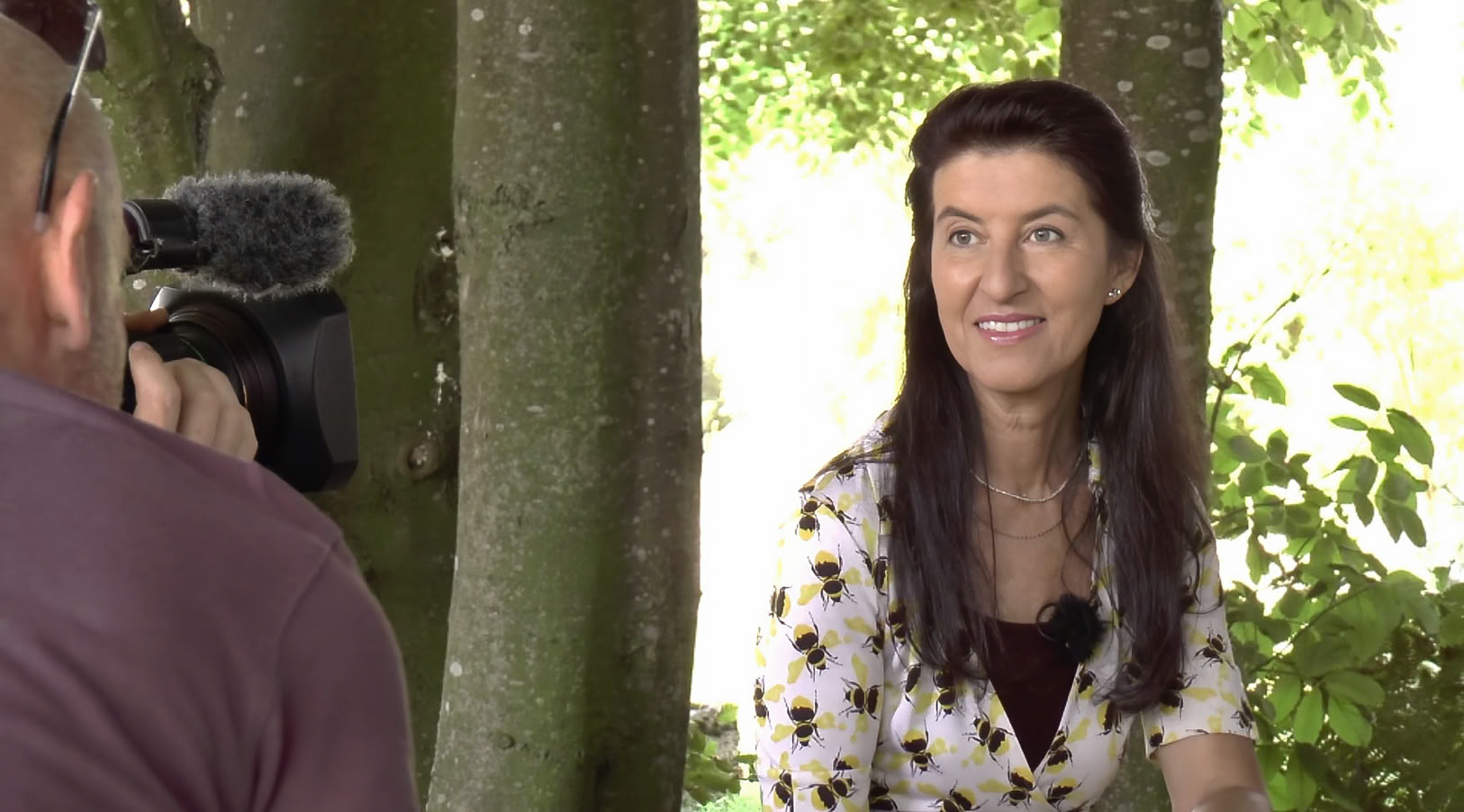 TLC: DIE ÜBERSINNLICHEN TV-Dokuserie, Folgen 2, 3 & 4 mit Ursula Demarmels. Spirituelle Rückführungen in frühere Leben und ins Zwischenleben als Seele. rsula DEMARMELS bei den Dreharbeiten für DIE ÜBERSINNLICHEN. Foto & Copyright: Univ.-Prof. Dr. Gerhard W. Hacker. Erstausstrahlungen: 27.11., 4.12. & 11.12.2015 auf TLC Deutschland - Discovery Channel International Network Global LLP