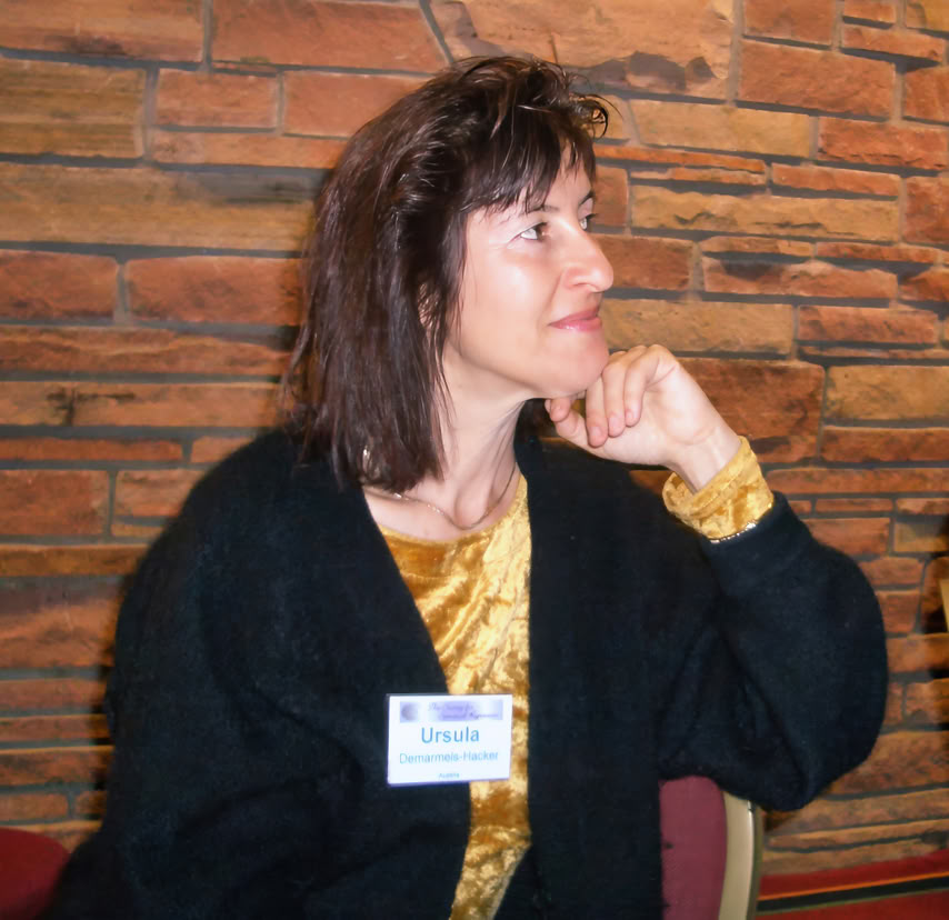 Ursula Demarmels in Beaune, Burgund, Frankreich: Drs. Linda & Earl BACKMAN & Ursula DEMARMELS, 6/2003 Dr. Linda BACKMAN, Präsidentin der Society for Spiritual Regression 2003-2005; Leiterin des Reavenheart Centers, Boulder (Colorado, U.S.A.); Dr. Earl BACKMAN, Business Manager des Ravenheart Centers und Higher Education Consultant. (c) Univ.-Prof. Dr. Gerhard W. Hacker 