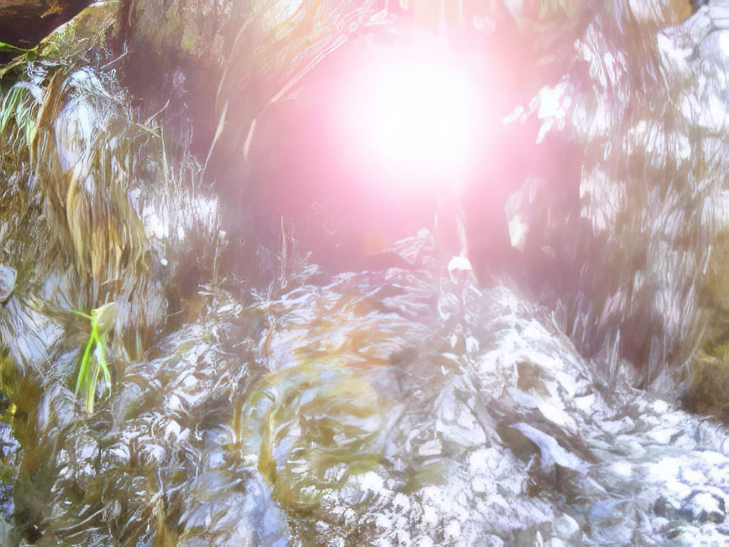 Spirituelle Rückführungen in frühere Leben und ins Zwischenleben als Seele. Lichtwassertunnel (c) Univ.-Prof. Dr. Gerhard W. Hacker.