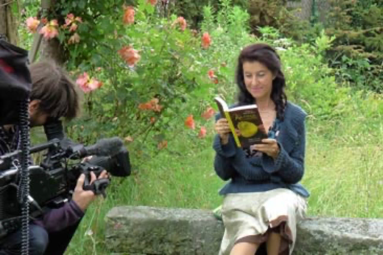 Ursula DEMARMELS bei den Dreharbeiten für DIE ÜBERSINNLICHEN. Foto & Copyright: Univ.-Prof. Dr. Gerhard W. Hacker. Produktion: madeinmunich entertainment GmbH, München. Executive Producer: Mathias HAGN, Dokuserie, TLC - Discovery Channel Network Germany